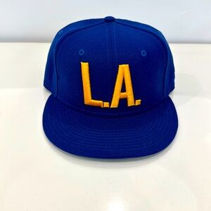 New Era Los Angeles RAMS fitted hat. Size 7 1/4 (57.7cm). Pre-owned.
